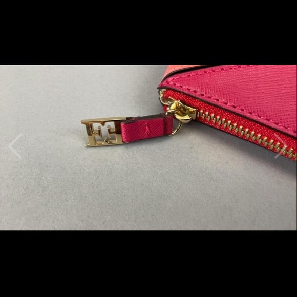 Escada purse - Picture 4 of 7